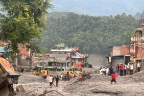 Nepal'deki Buzul Çökmesi ve Sel Felaketinde Ağır Bilanço: Binlerce Kayıp Var