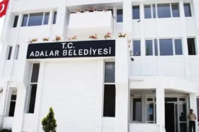 Adalar Belediyesindeki başkanvekilliği seçiminde AKP adayına oy veren üç CHPli disipline sevk edildi