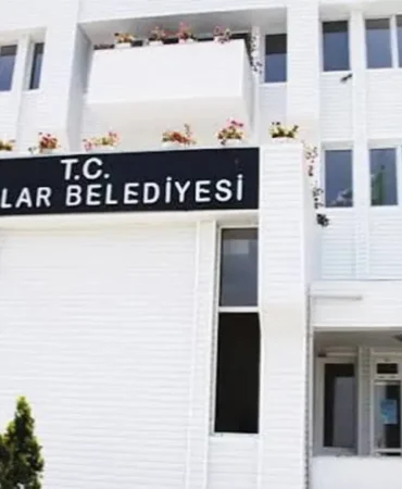 Adalar Belediyesindeki başkanvekilliği seçiminde AKP adayına oy veren üç CHPli disipline sevk edildi