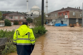 Sakarya Karasu'da Şiddetli Sağanak Nedeniyle Dere Taştı Çok Sayıda Yapıyı Su Bastı