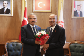 TBMM Başkanvekilliği görevinde devir teslim: Bekir Bozdağ görevi Yusuf Beyazıt'a devretti