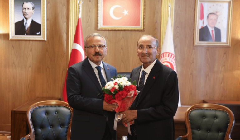 TBMM Başkanvekilliği görevinde devir teslim: Bekir Bozdağ görevi Yusuf Beyazıt'a devretti