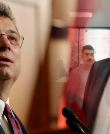 Silivri'deki duruşma öncesi Ekrem İmamoğlu'nun babası Hasan İmamoğlu gözyaşlarını tutamadı