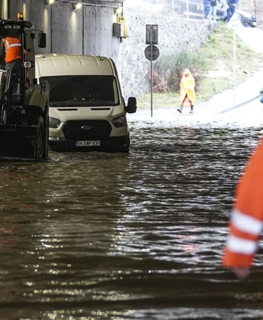 AKOM İstanbul İçin Şiddetli Yağış ve Fırtına Uyarısında Bulundu