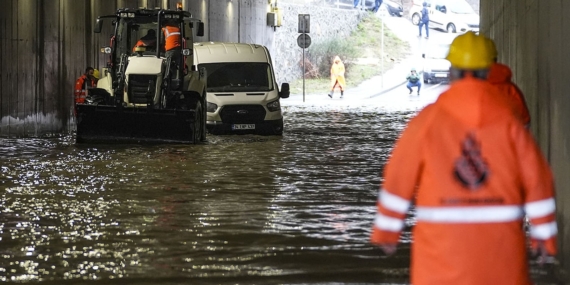 AKOM İstanbul İçin Şiddetli Yağış ve Fırtına Uyarısında Bulundu
