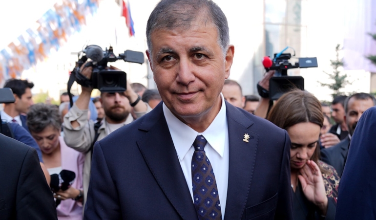 AKP'ye Geçen Cemil Tugay Hakkındaki Tehdit ve Soruşturma İddialarına Yanıt Verdi